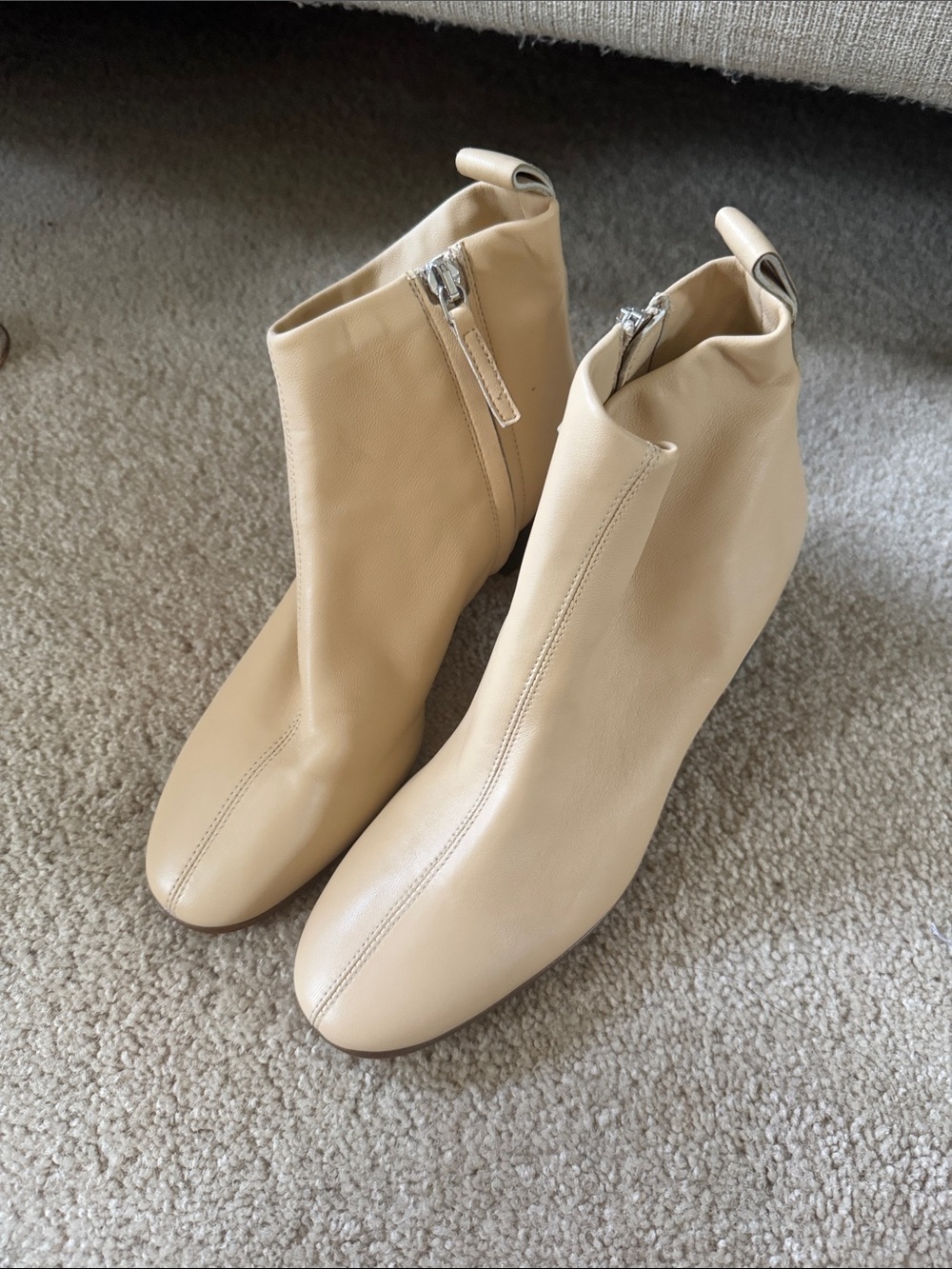 Everlane Cream Leather Ankle Booties with Side Zip NWOB size 5
